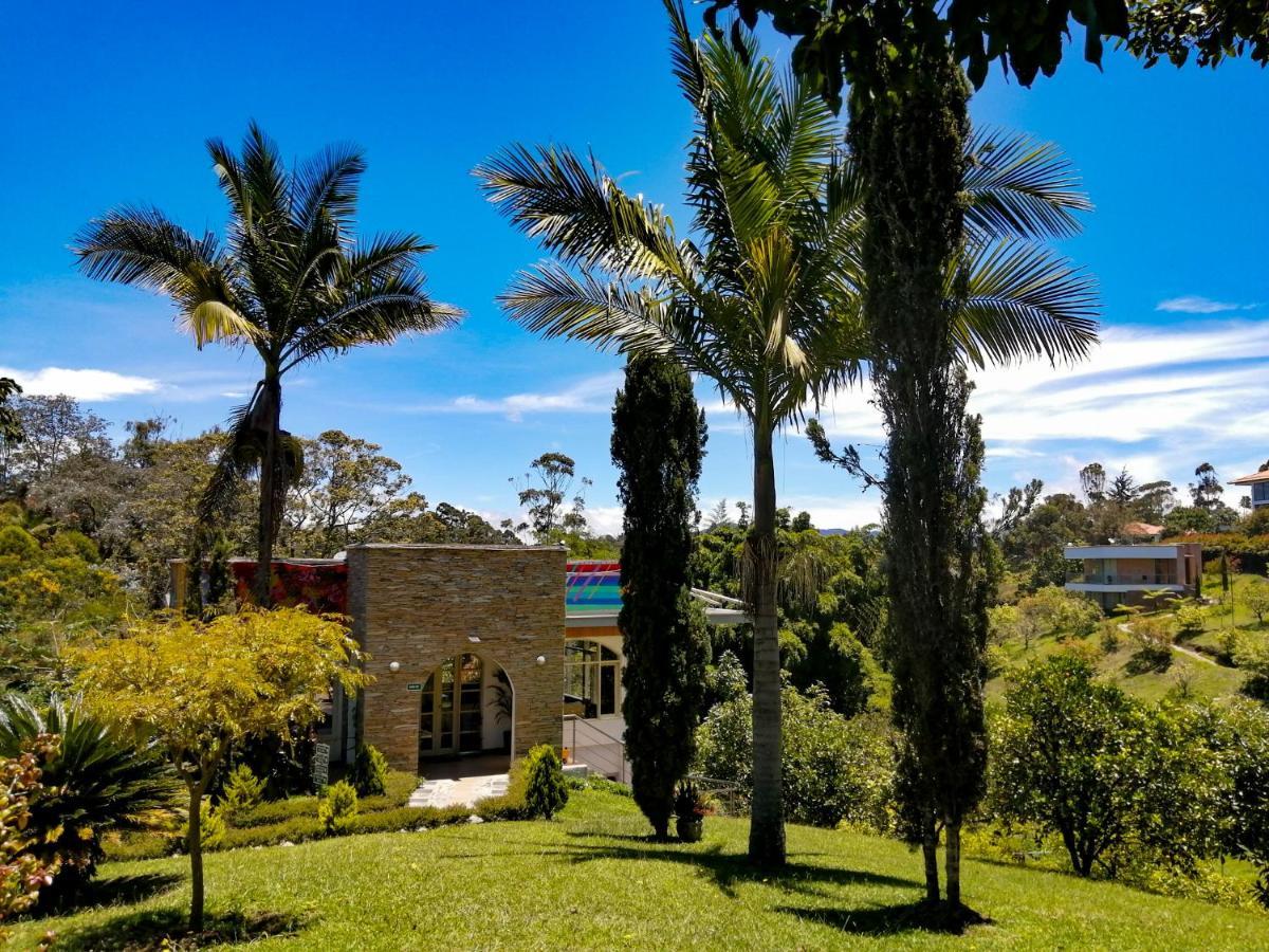 Hotel Hevilat Paraiso De Oriente リオネグロ エクステリア 写真