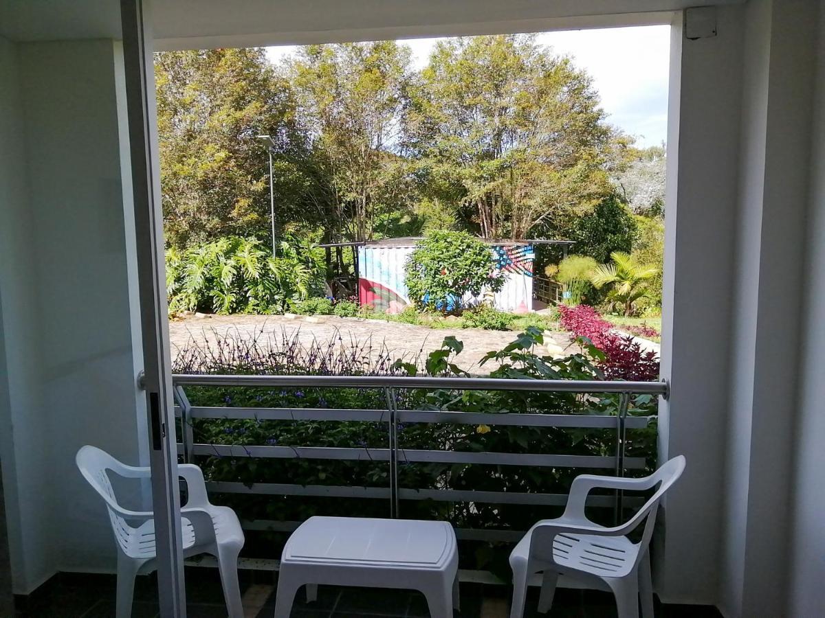 Hotel Hevilat Paraiso De Oriente リオネグロ エクステリア 写真