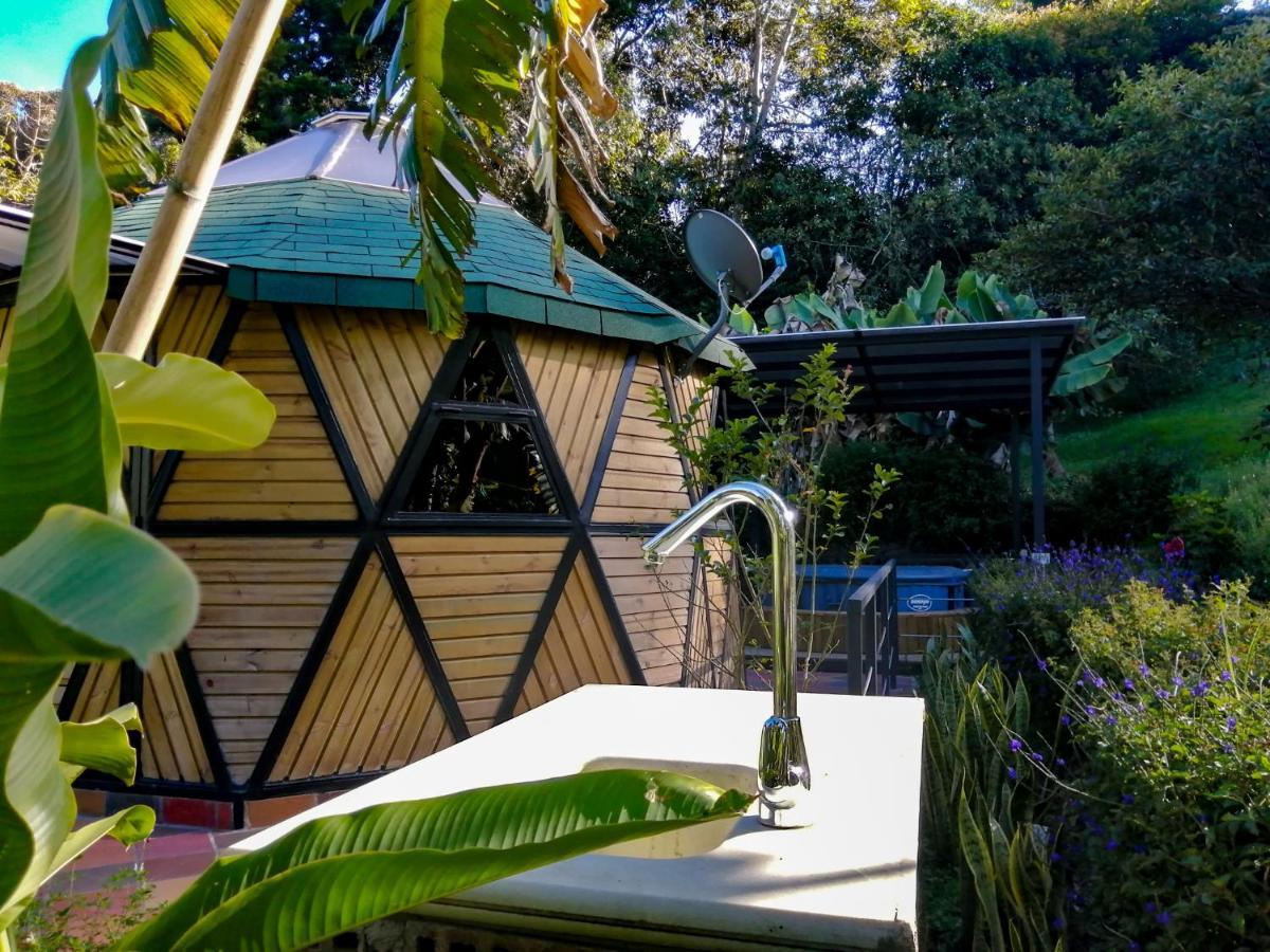 Hotel Hevilat Paraiso De Oriente リオネグロ エクステリア 写真