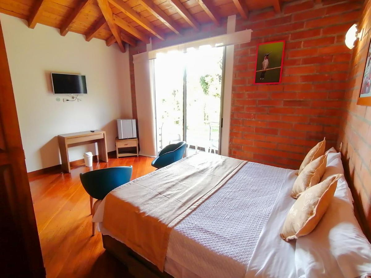 Hotel Hevilat Paraiso De Oriente リオネグロ エクステリア 写真