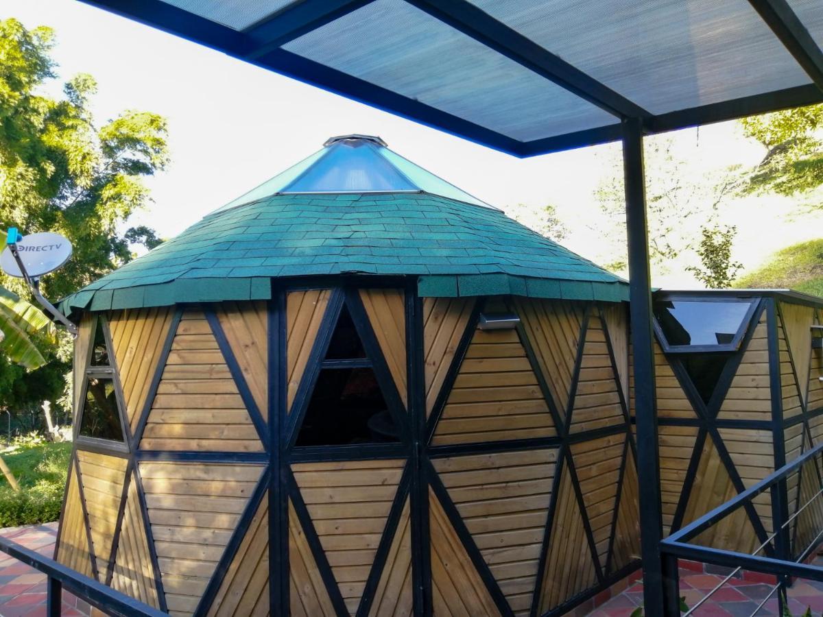 Hotel Hevilat Paraiso De Oriente リオネグロ エクステリア 写真