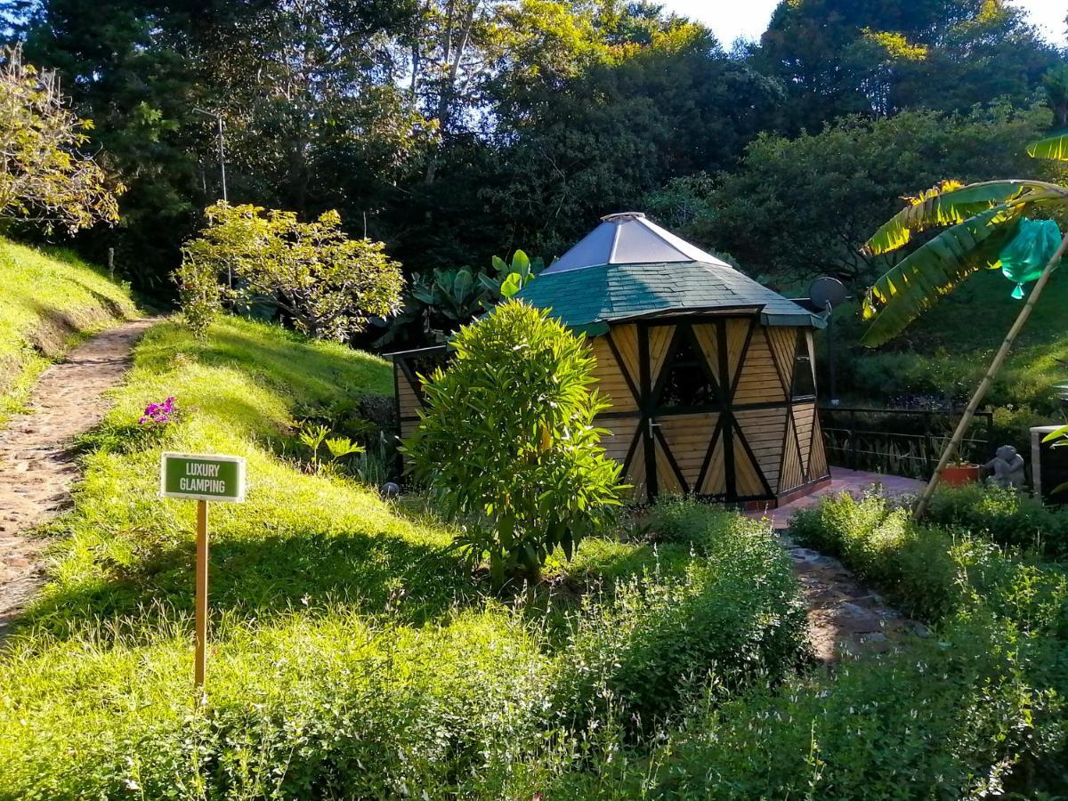 Hotel Hevilat Paraiso De Oriente リオネグロ エクステリア 写真