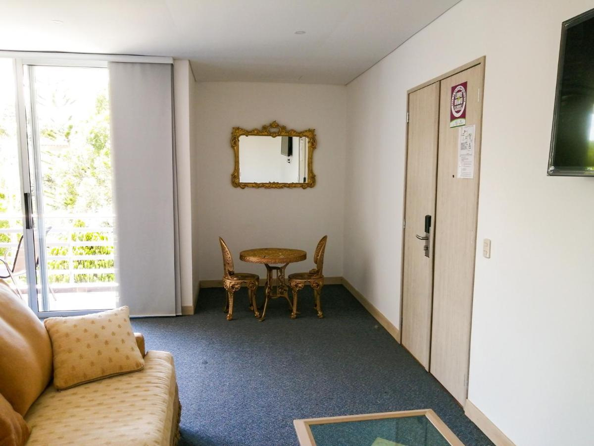 Hotel Hevilat Paraiso De Oriente リオネグロ エクステリア 写真