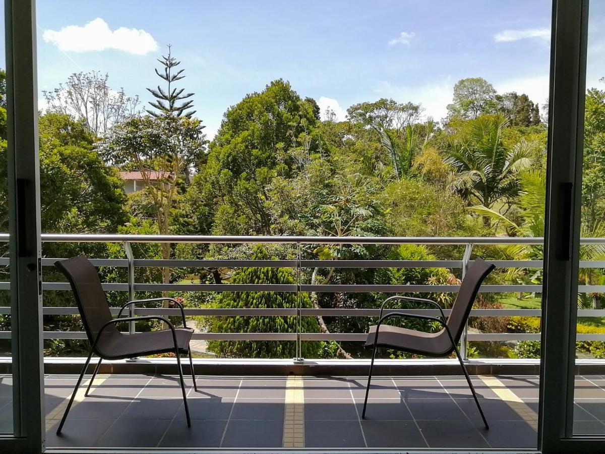 Hotel Hevilat Paraiso De Oriente リオネグロ エクステリア 写真