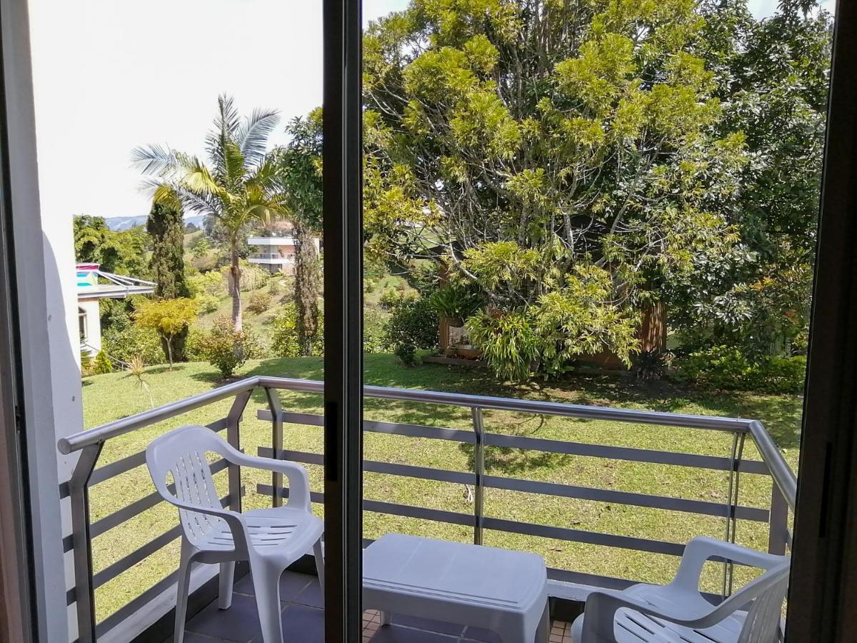 Hotel Hevilat Paraiso De Oriente リオネグロ エクステリア 写真