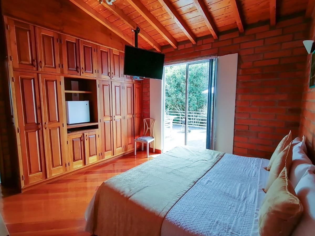 Hotel Hevilat Paraiso De Oriente リオネグロ エクステリア 写真