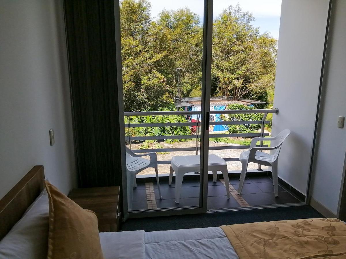 Hotel Hevilat Paraiso De Oriente リオネグロ エクステリア 写真