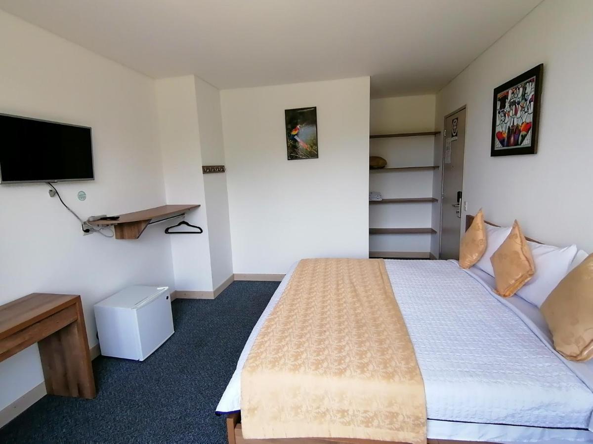 Hotel Hevilat Paraiso De Oriente リオネグロ エクステリア 写真