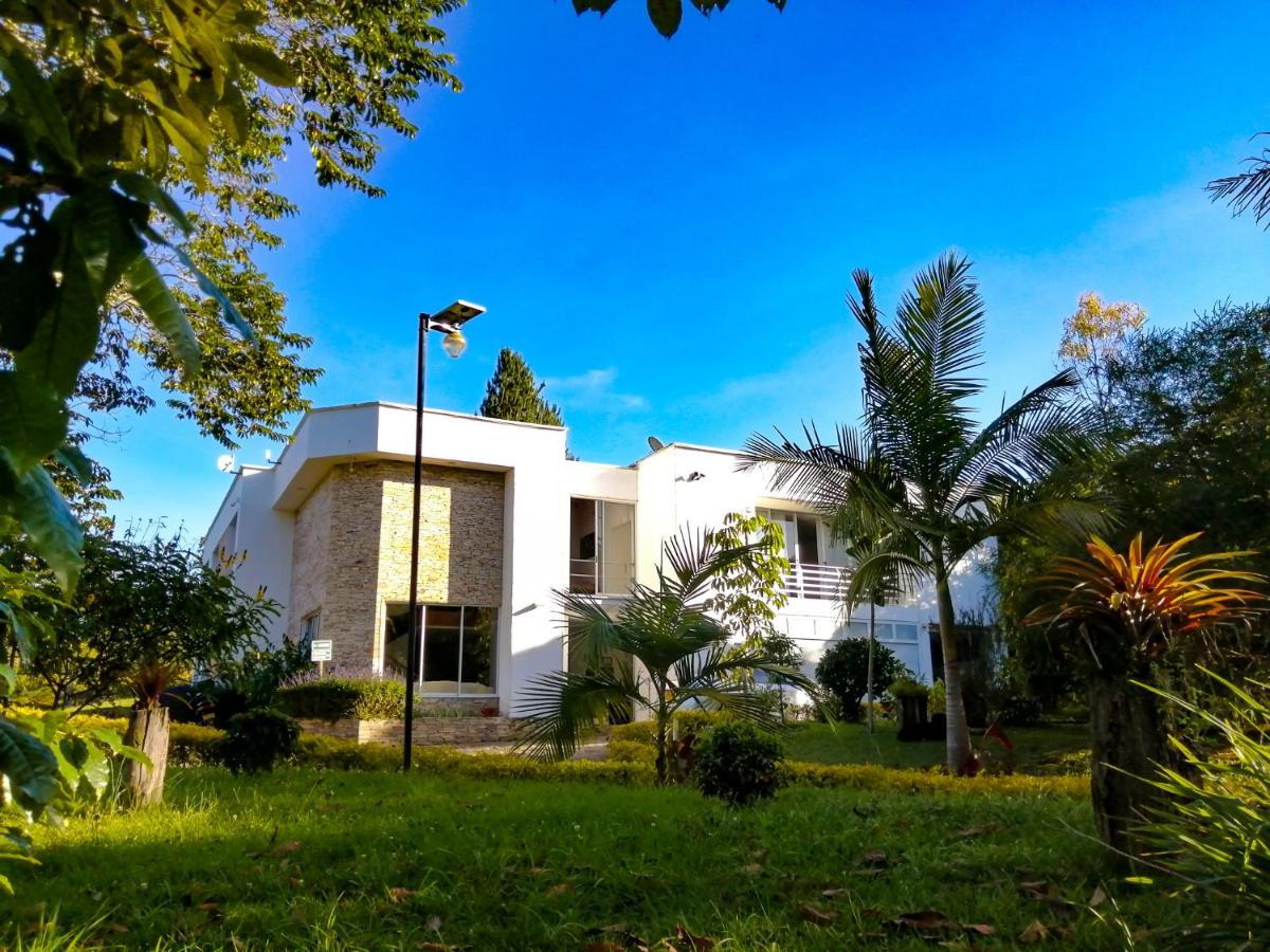 Hotel Hevilat Paraiso De Oriente リオネグロ エクステリア 写真
