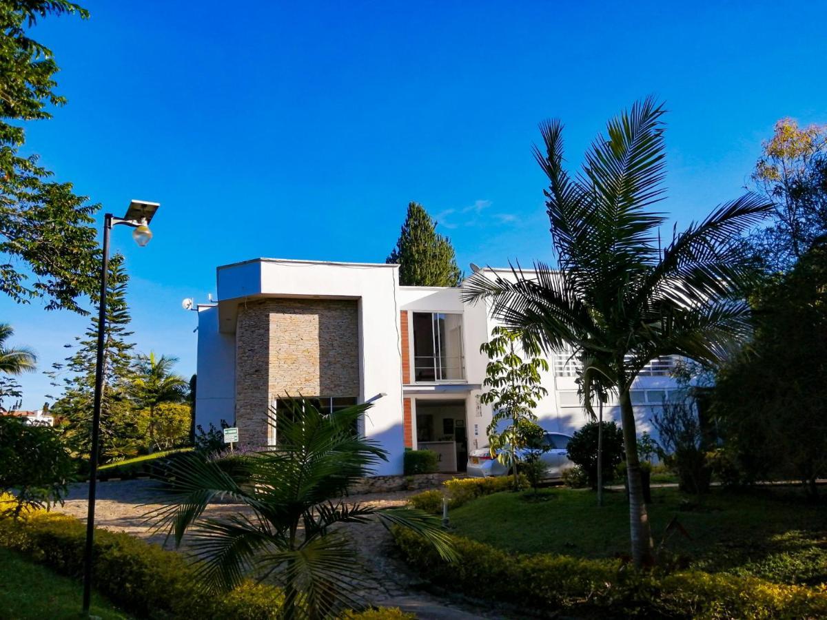 Hotel Hevilat Paraiso De Oriente リオネグロ エクステリア 写真