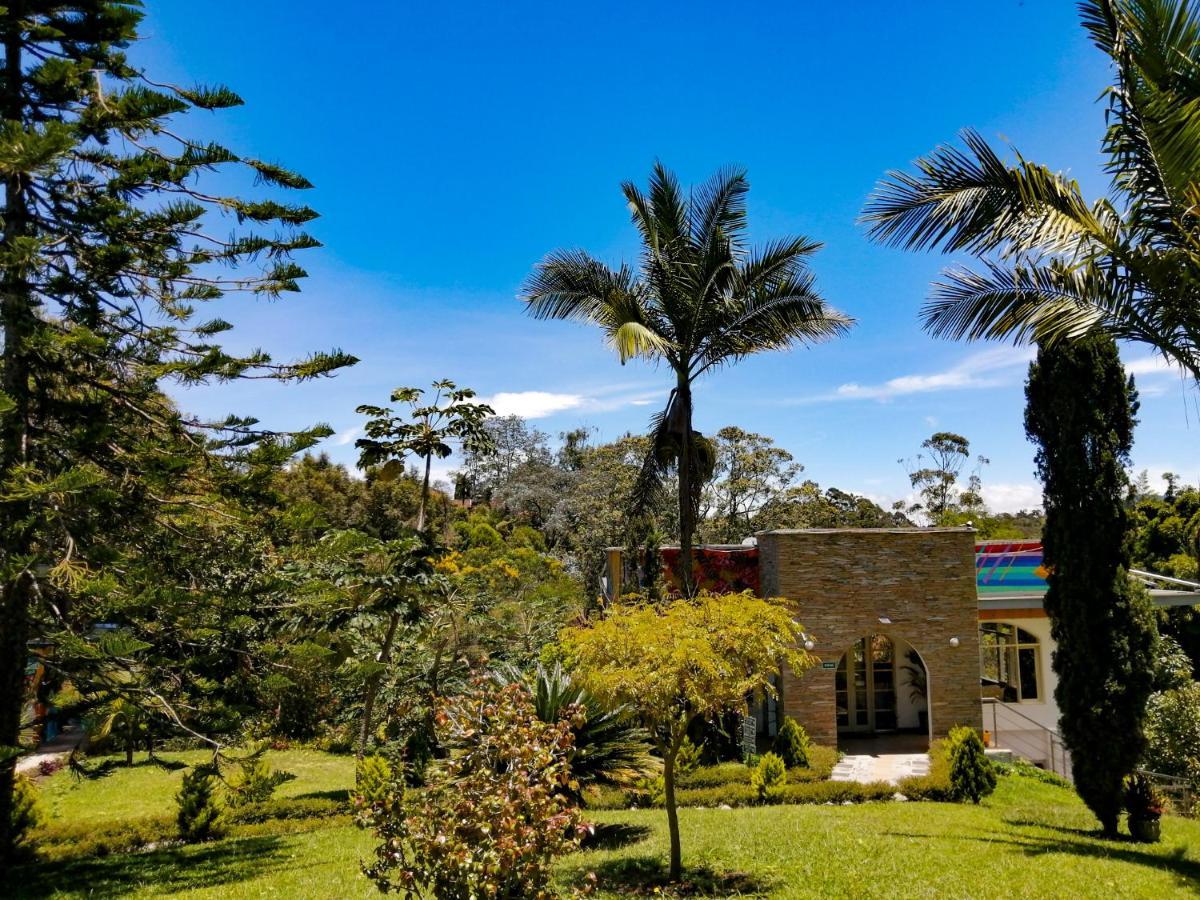 Hotel Hevilat Paraiso De Oriente リオネグロ エクステリア 写真