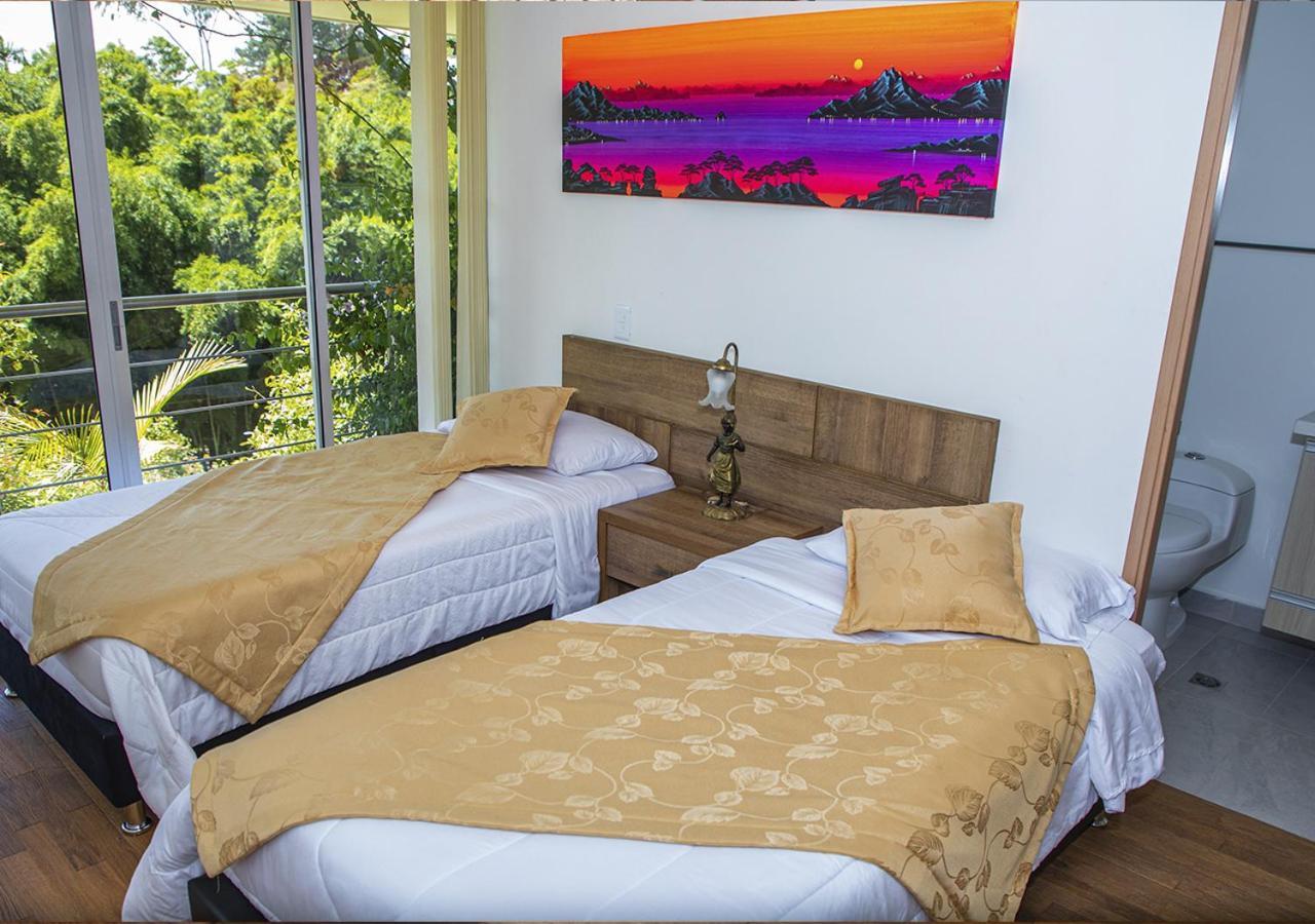 Hotel Hevilat Paraiso De Oriente リオネグロ エクステリア 写真